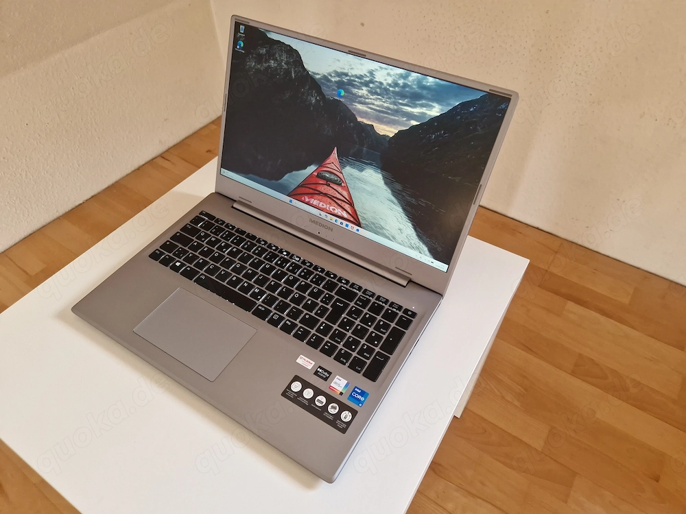Medion 17,3" Laptop (i5, 16GB RAM, 1TB SSD, Windows 11)