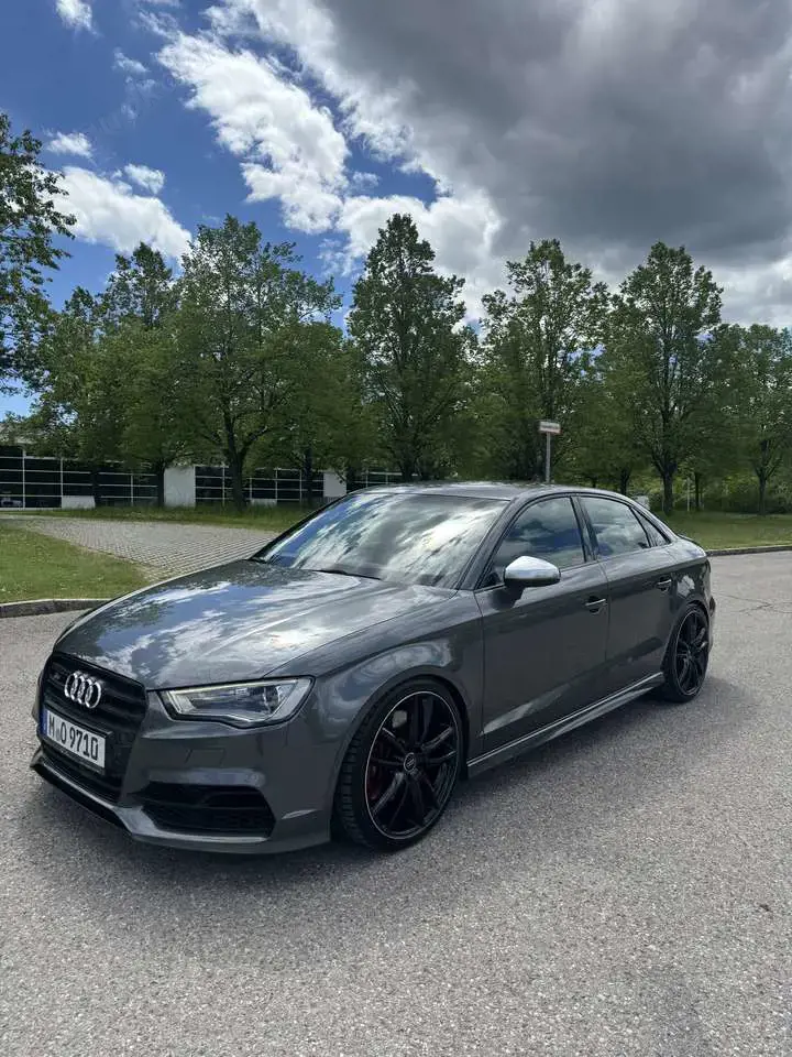 Audi S3 Limousine S tronic quattro - 8-fach bereift
