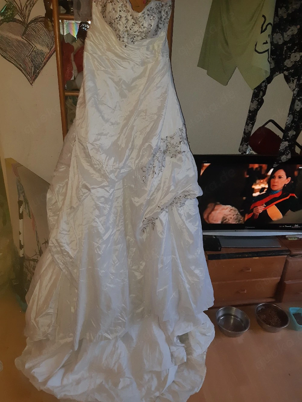 Trägerloses  prinzinbratkleid mit schleier 