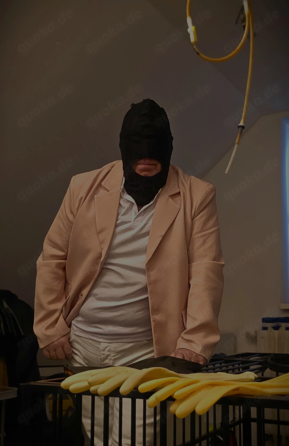 Devoter unterwürfiger Mann sucht gepflegte Strenge Dominante Dame n 18 - 70j.