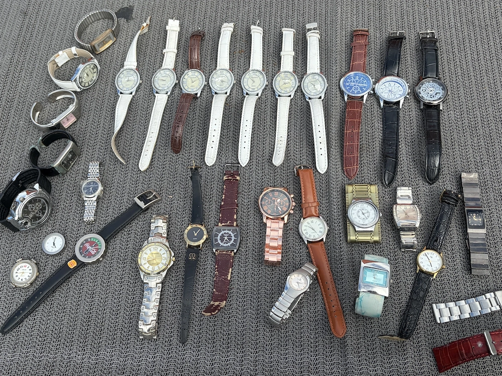 Uhrenkonvolut 30 Armbanduhren Bastler Uhrensammlung Ungetestet