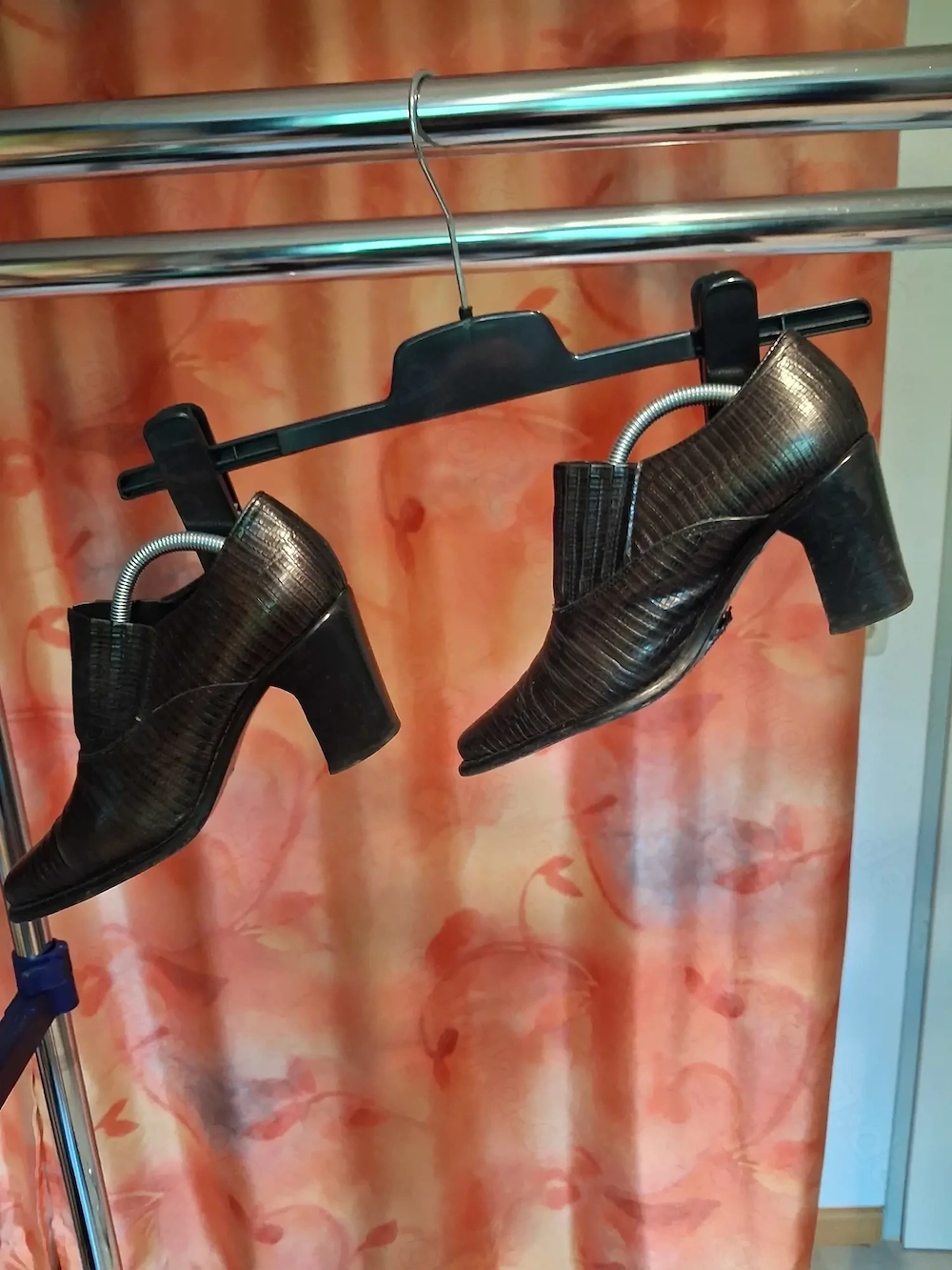 12 Schuh und Stiefeln zu verkaufen.