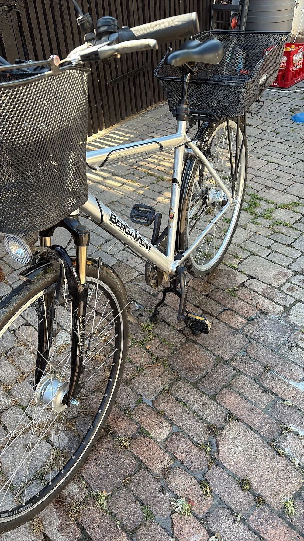 Bergamont Satelite Trekkingrad mit Rücktrittbremse und 2 Einkaufskörbe 