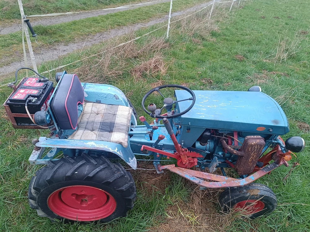 Klein Traktor zu verkaufen guter Zustand! 