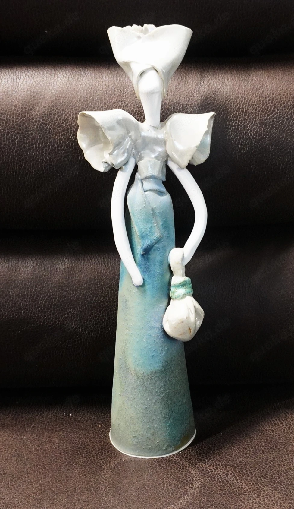 Keramik-Frauenskulptur, 26 cm Höhe 9 cm Breite