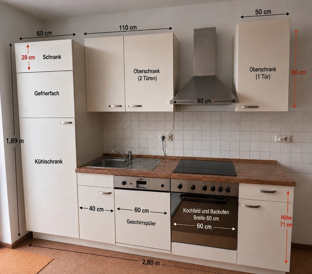 Moderne Einbauküche mit Elektrogeräten zu verkaufen