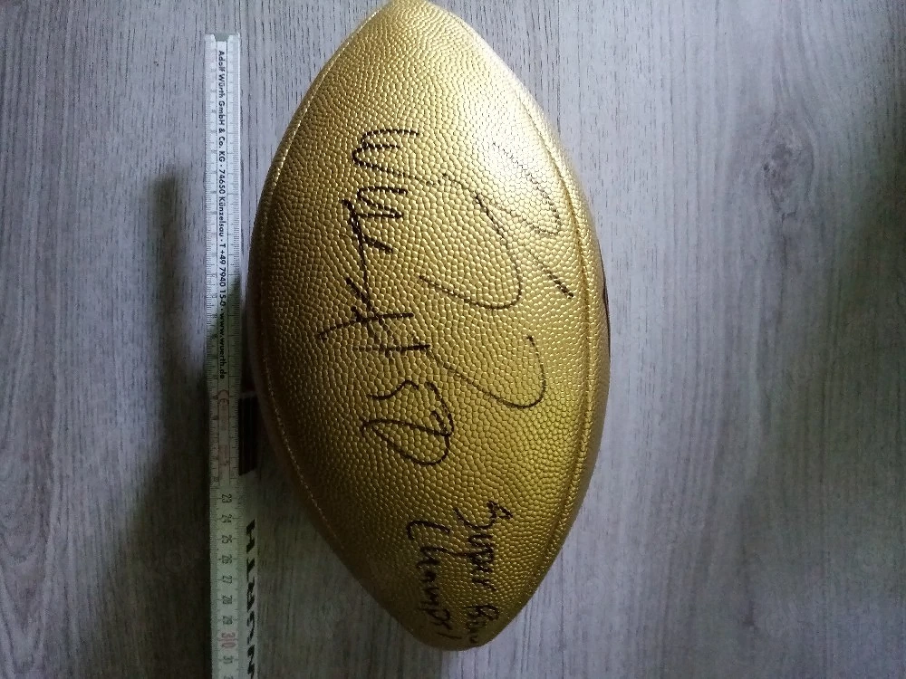 Wilson Golden Football "THE DUKE" KJ WRIGHT Autogramm und Zertifikat 