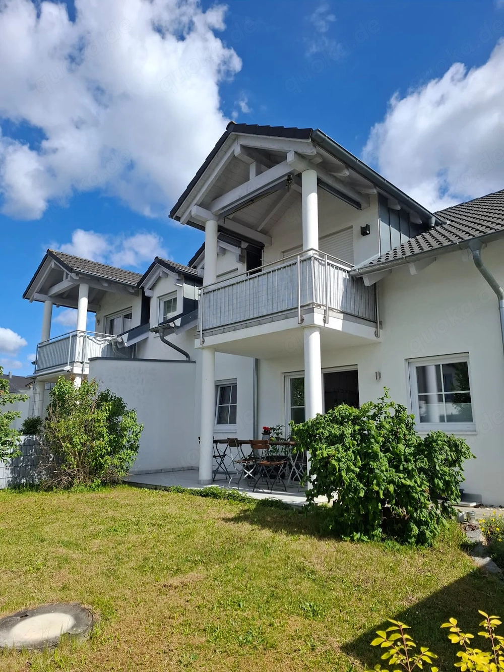 Schöne 3-Zimmer ETW ( KfW 55 ) mit Terrasse und 100 qm Privatgarten