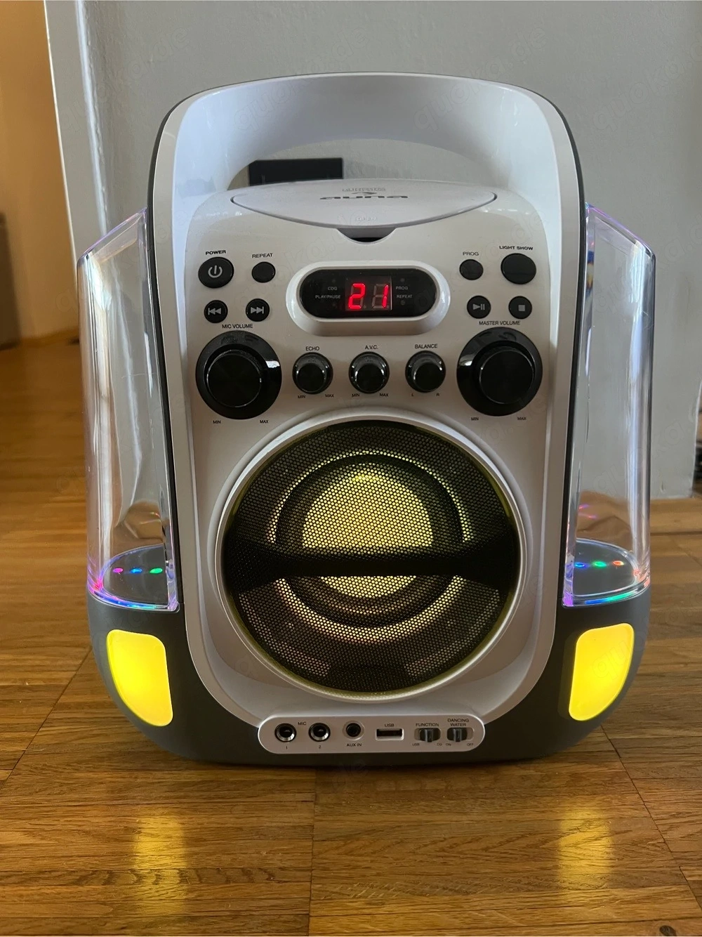 Karaoke Musikbox mit Mikrofon NP 99 