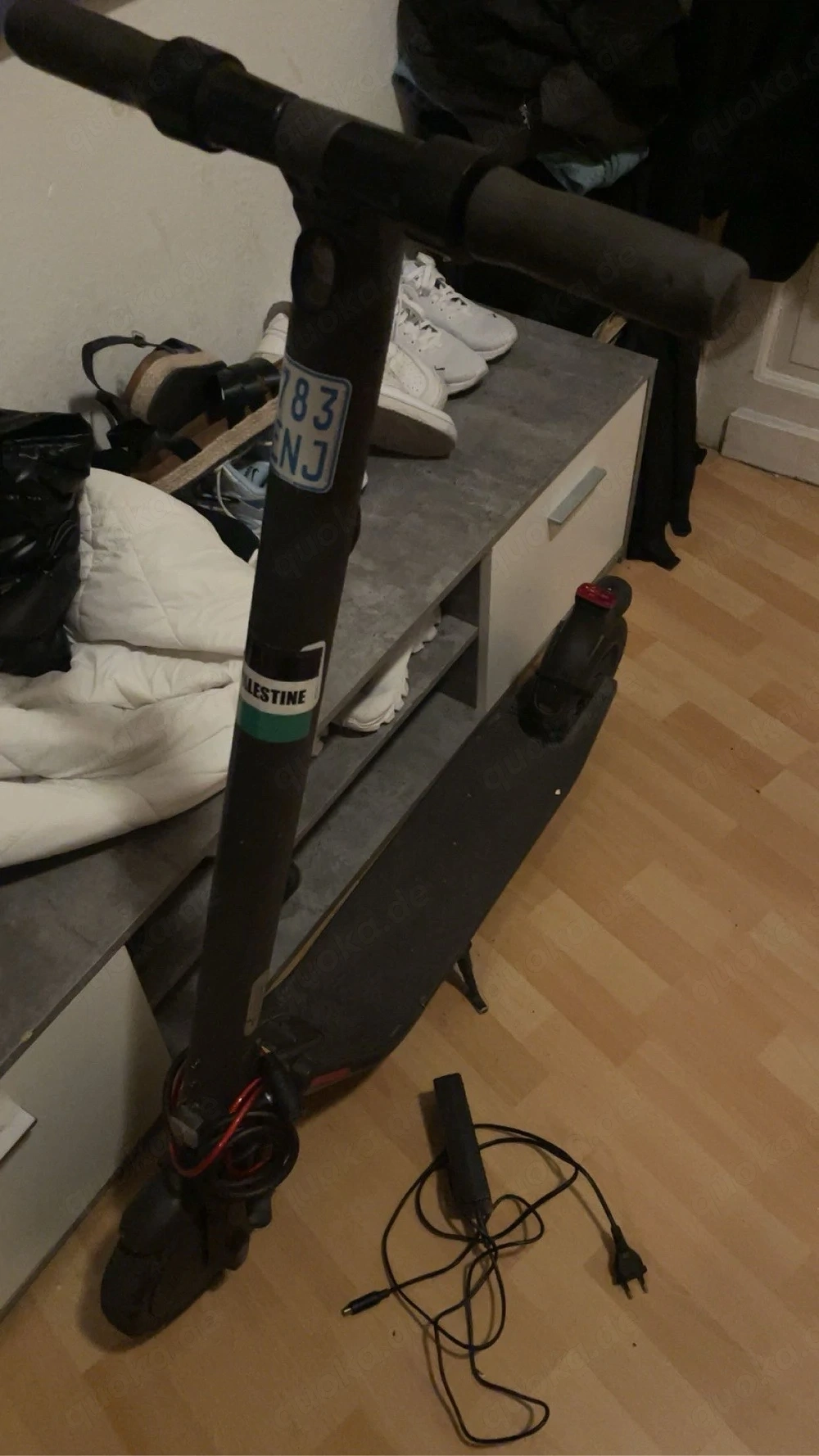 E scooter mit Kabel
