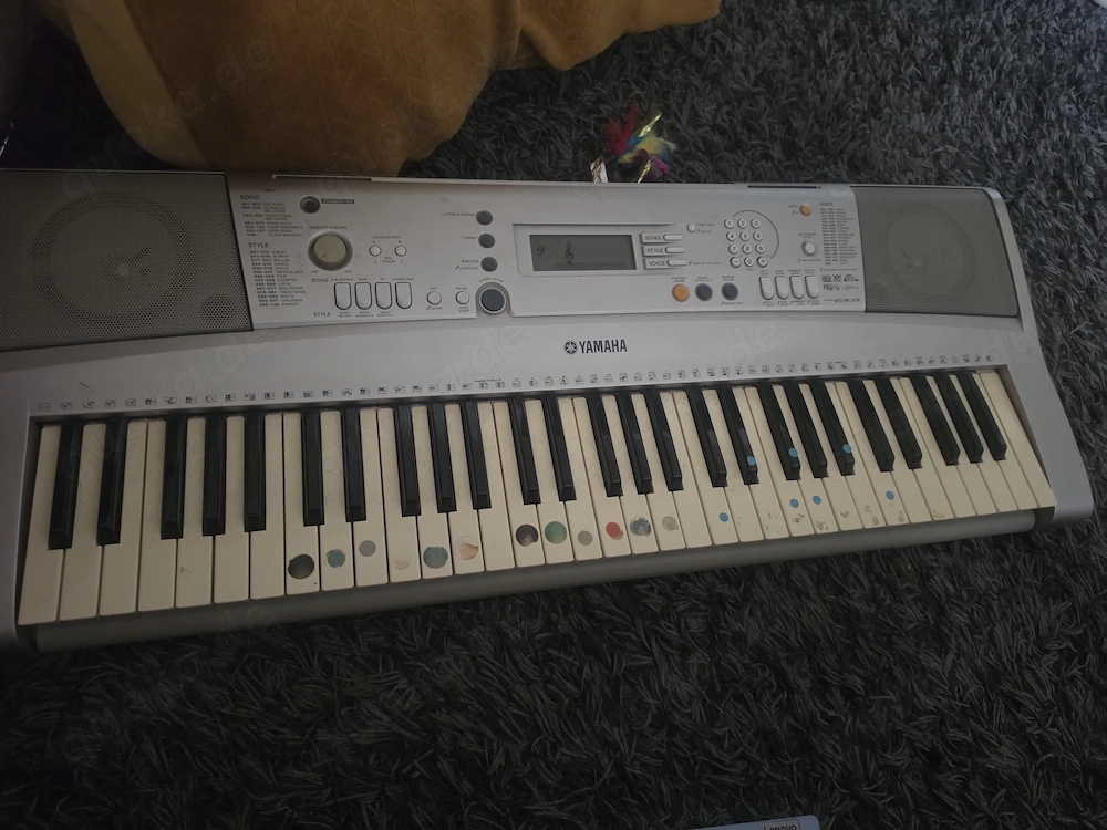 Yamaha Keyboard psr e303