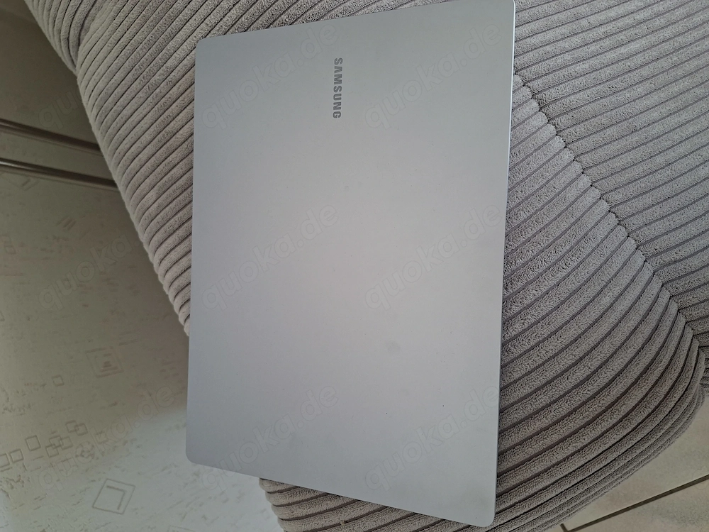 Samsung Galaxy Book 4 Edge in Saphirblau