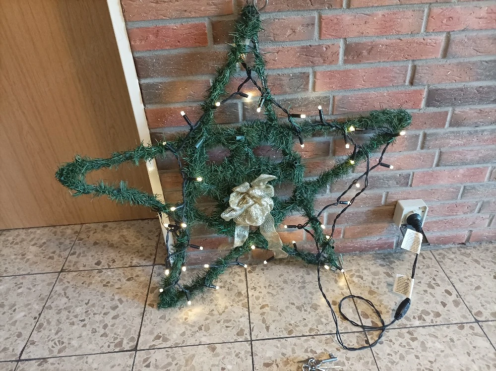 Großer künstlicher Weihnachts Dekostern incl.Beleuchtung