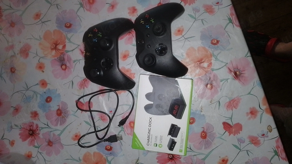 2 neuwertige xBox one Wireless Controller zu verkaufen 