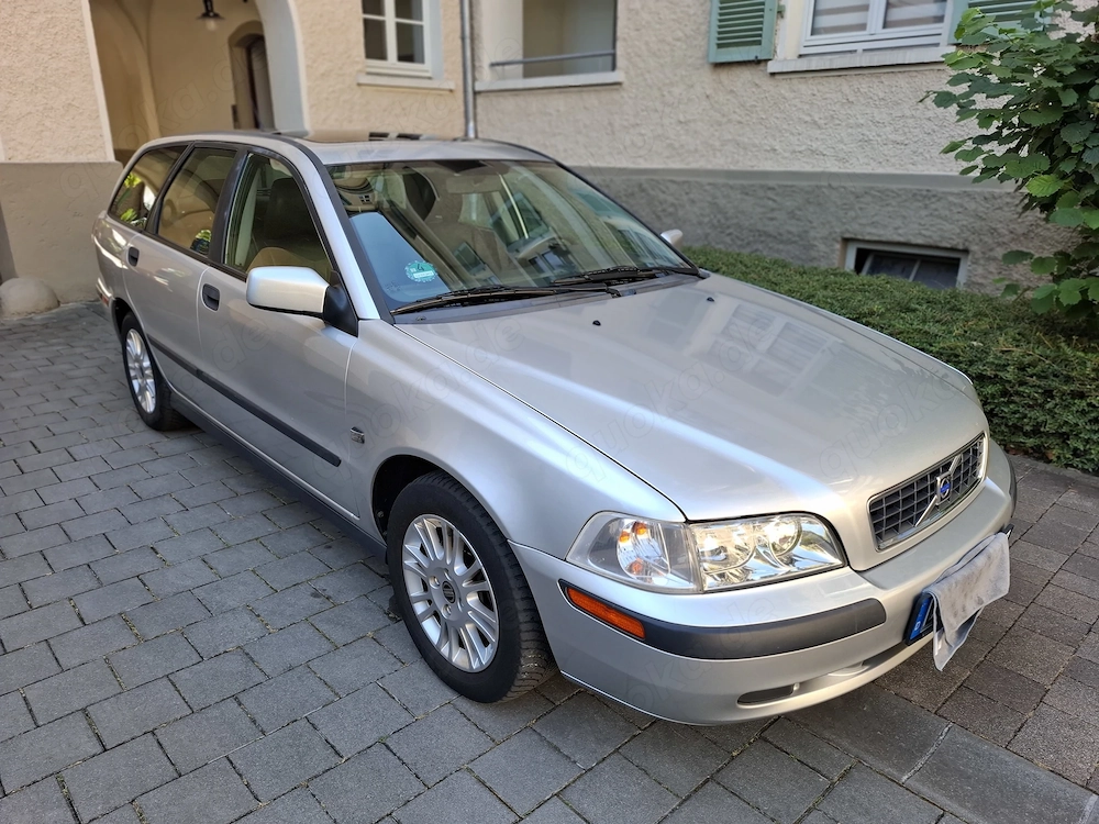 Volvo V40 Kombi 1.8 Komfort Bj. 2003