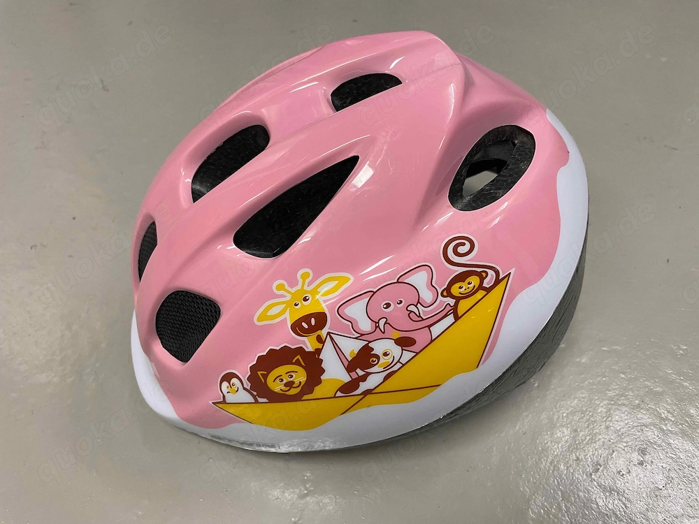 Pinkfarbener Helm für Kleinkinder. Zur Verwendung auf Rollschuhen, Rollern und Fahrrädern u.ä.