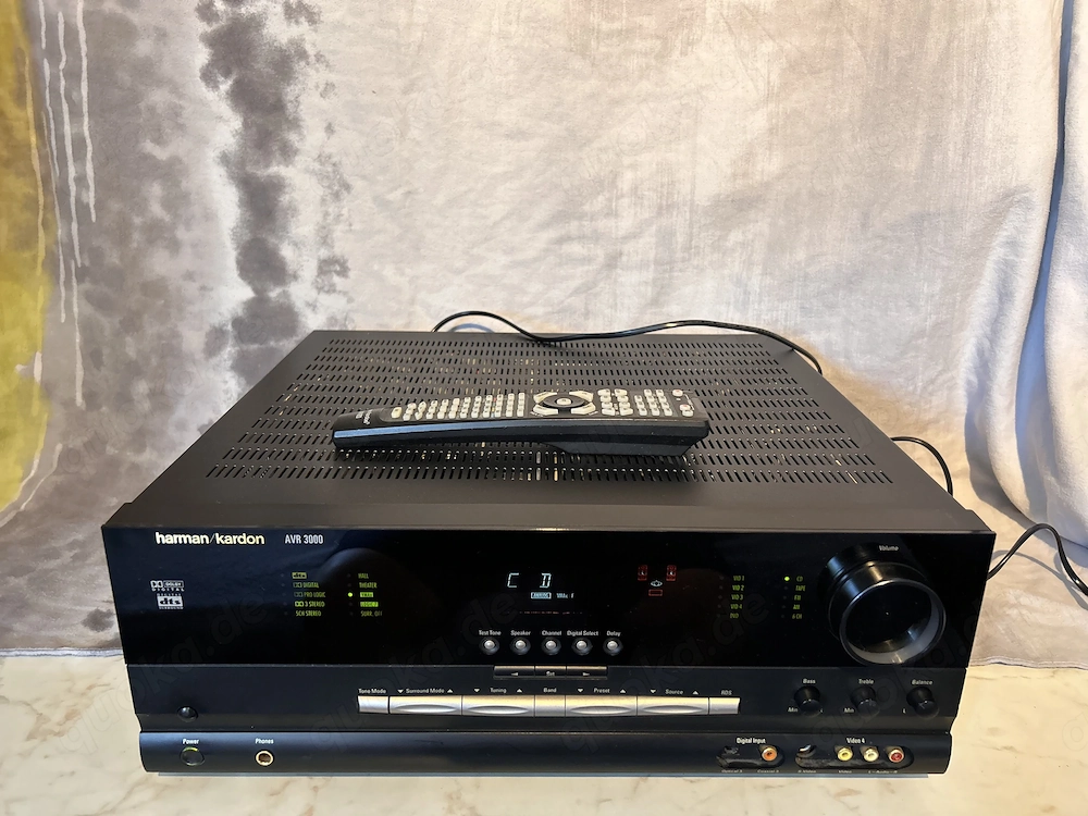 Harman Kardon AVR 3000 Dolby Digital 5.1 AV Receiver. 