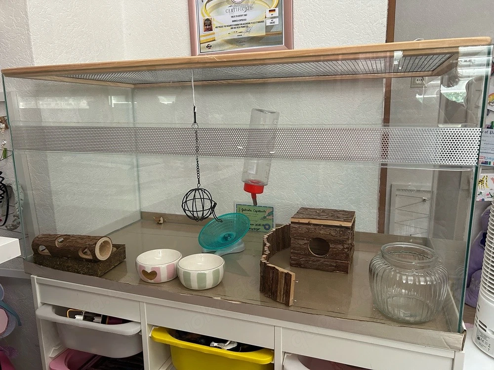 Kleintier-Terrarium mit Zubehör