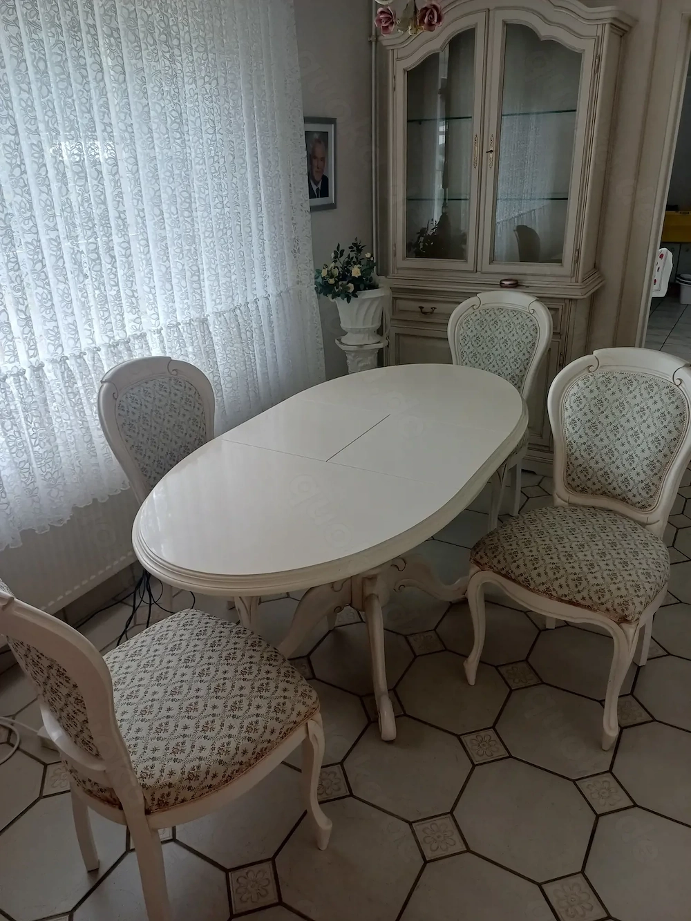 Elegante Esszimmergruppe   Tisch 120 160   80 cm + 4 Stühle