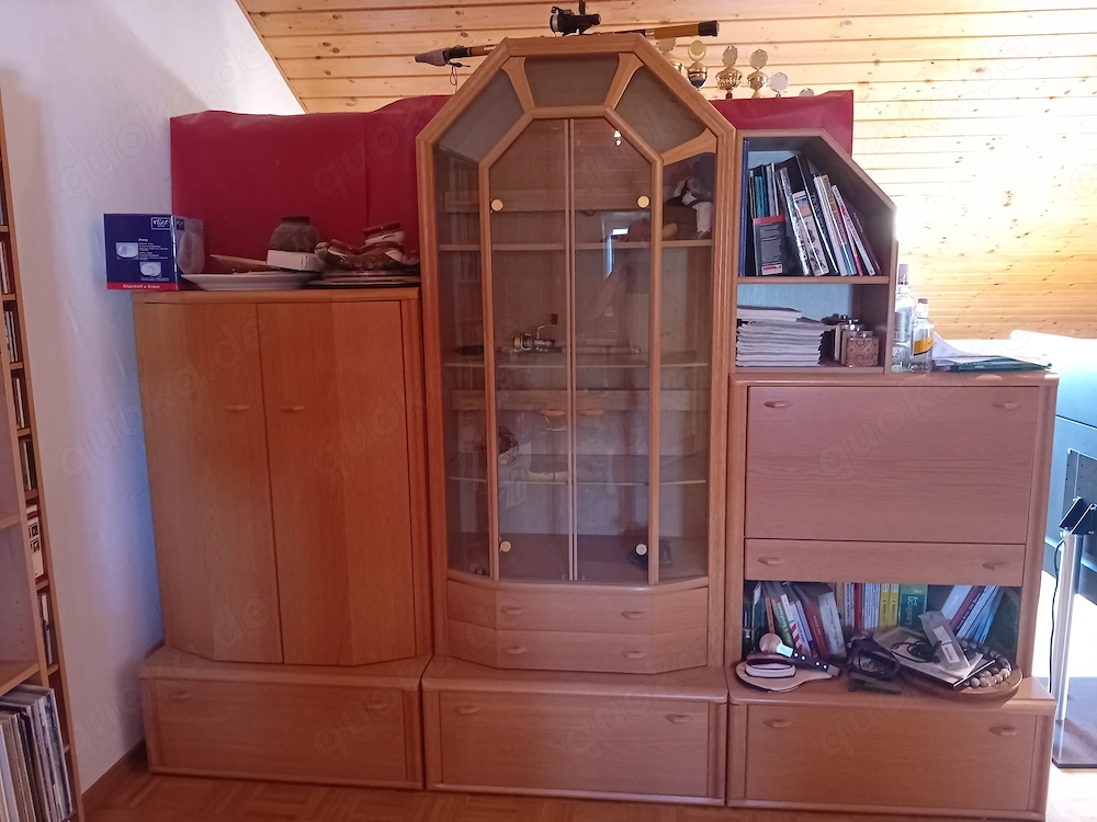 Vitrinen- und Kleiderschrank zu verschenken
