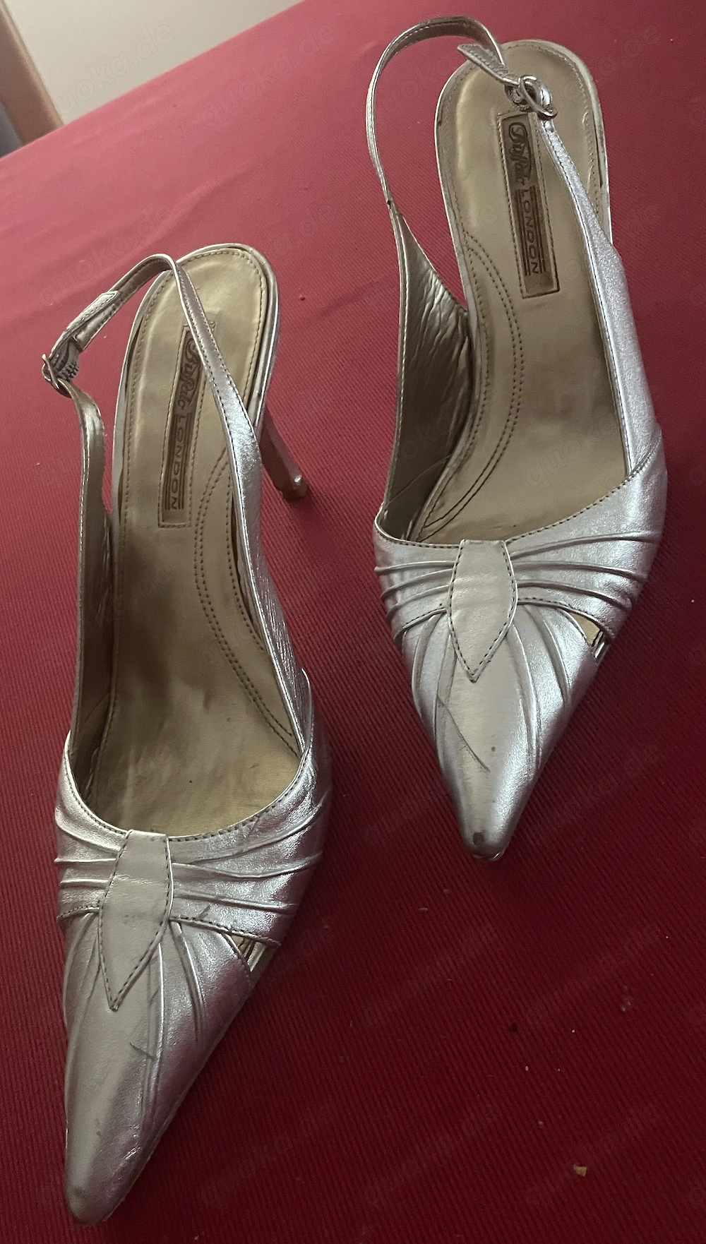 Gr. 41: Leder-Slingpumps, silberfarben "Buffalo"