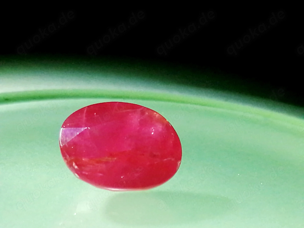 NTE Montepuez-Mozambique Rot Rubin, 5,52 ct, natürlich, unbehandelt, oval, transparent  Zertifikat