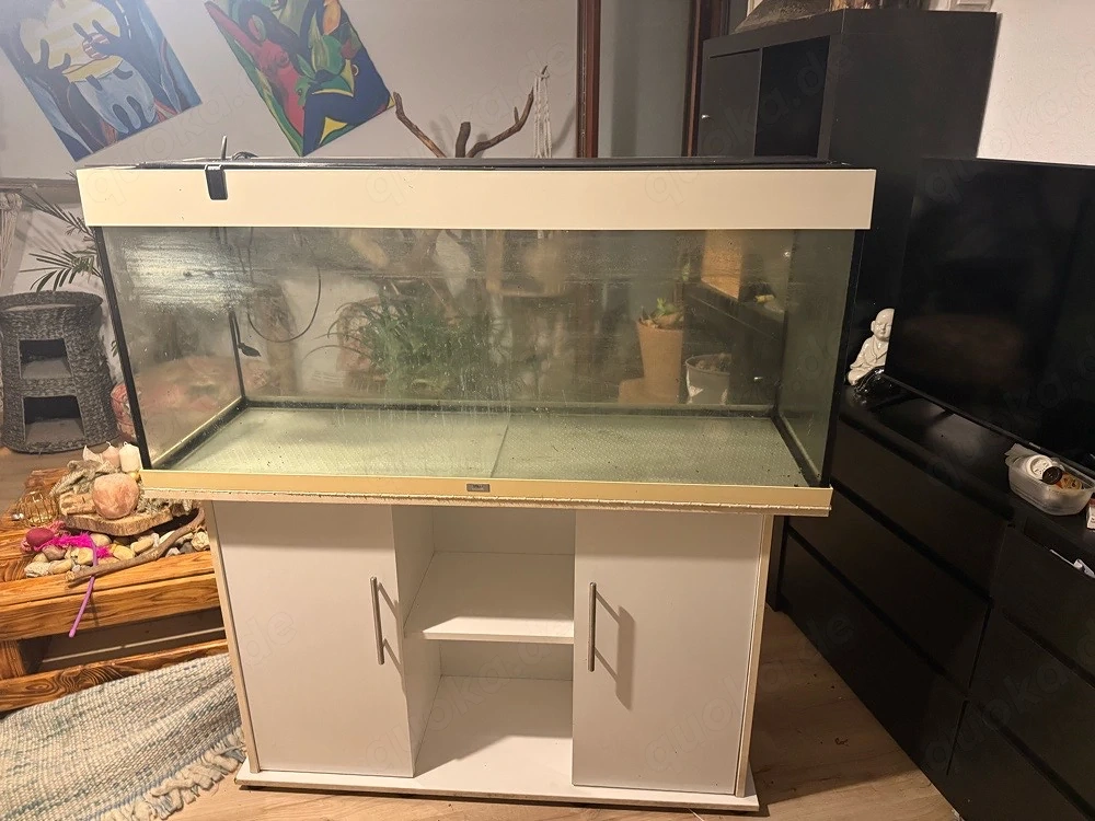 Juwel Aquarium mit Pumpe Filter heizung unterschrank fütter wasser und pflanzenaufbereiter  sehr 