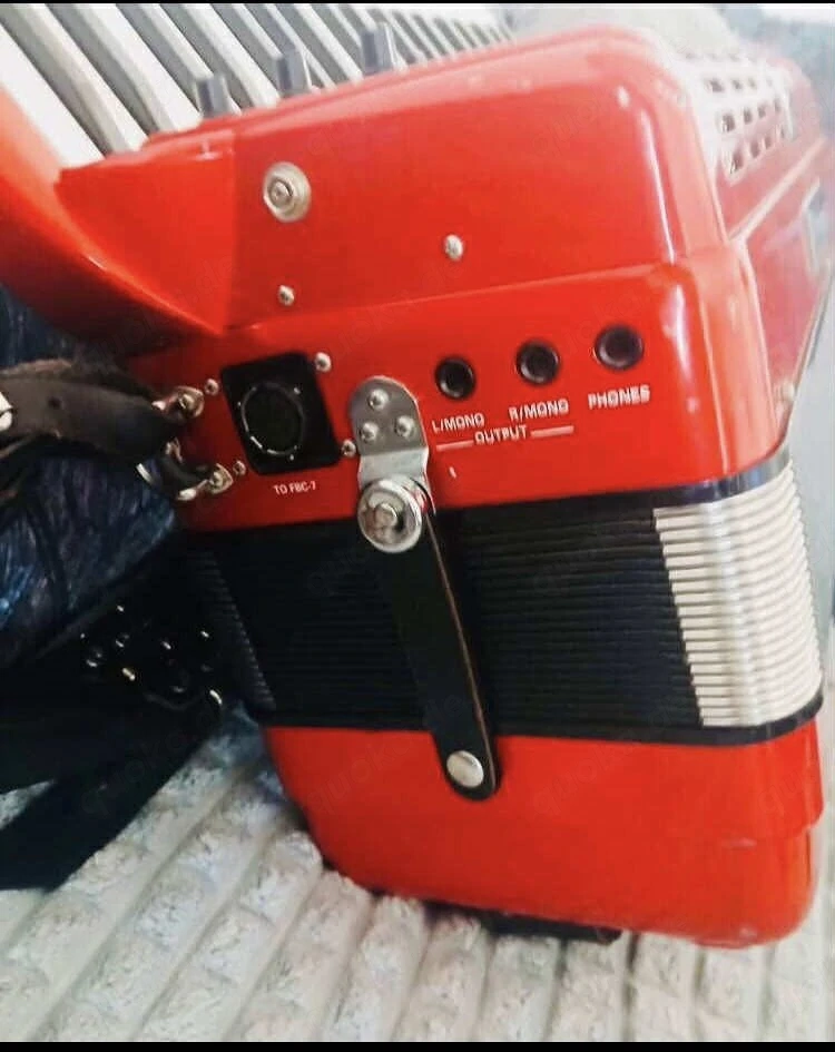 Roland FR-7 120 Bass Akkordeon