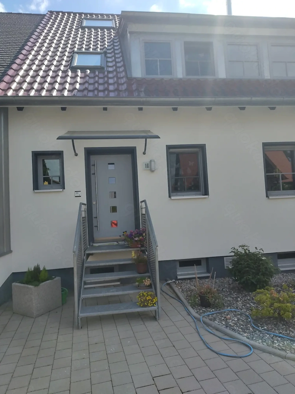 DHH, voll unterkellert, saniert, provisionsfrei von privat, 280 m2 Wfl, 567 m2  Grund, ER-Eltersdorf