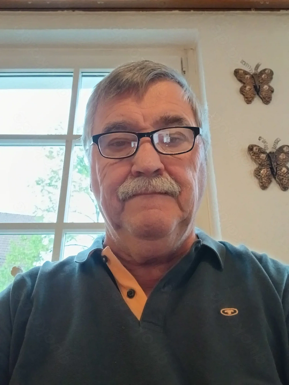 Ältere Kuschelfreundin gesucht (ab 55 Jahren) 