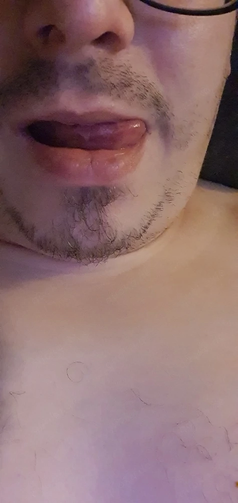 ich suche Mädels bzw Frauen deren Füße verwöhnen ich darf