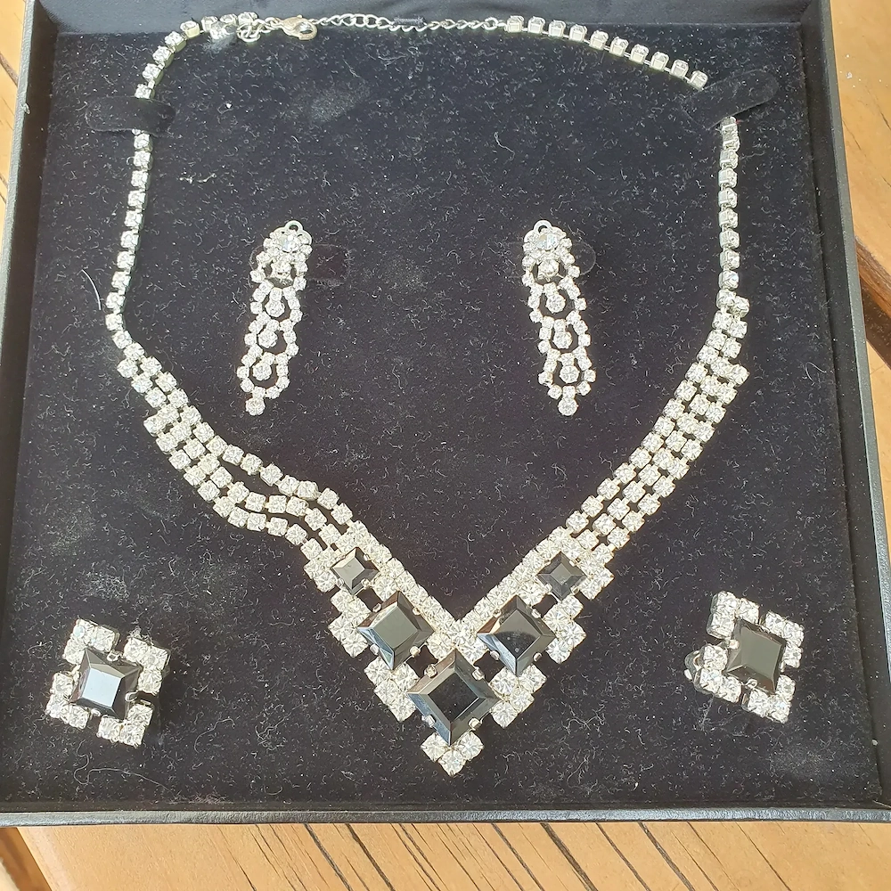 Sehr schönes Schmuckset 
