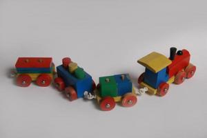Holzeisenbahn-Zug-Bauklötze-bunt