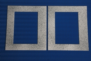 2/Passepartouts 22x25 Ausschnitt 13x18 m. Schrägschnitt gesprengelt handmade