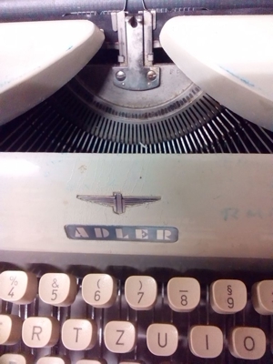 Nostalgische Schreibmaschine Adler 1960 "Rarität" Bild 2