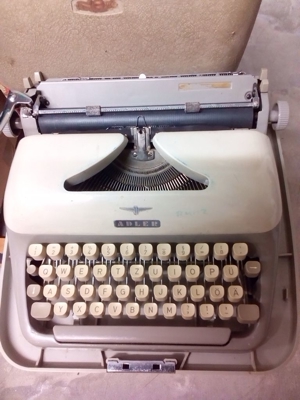 Nostalgische Schreibmaschine Adler 1960 "Rarität" Bild 1