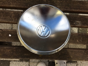 Alter VW Raddeckel - Metall - stammt vermutlich von VW Käfer aus 50 er Jahren Bild 2
