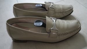 Damenslipper in Lackleder Farbe Sand von Sioux Gr. 6,5 (40)