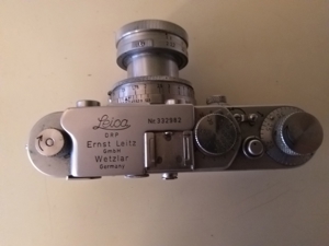 Leica Kamera mit Summitar Linse - Das Sammlerstück für Profi Fotografen