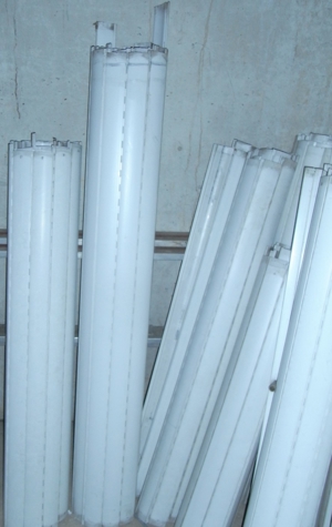 Rolläden PVC weiss hell glatt guter Zustnd Rollladen Kunststoff Lamelle Tür Hausbau Renovierung grau Bild 6
