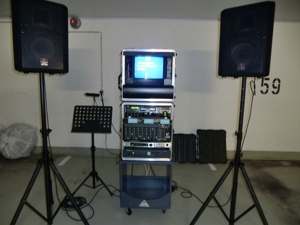 Karaokeanlage im Rack, Mikros, 2 Boxen, Stative, Kabel, 110 CD-G mit ca. 1450 Titeln Bild 19