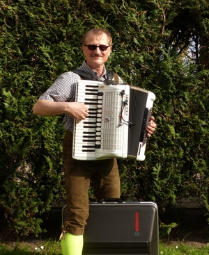 Akkordeonspieler in Hamm, Hagen, Haltern, Gütersloh, NRW Bild 3
