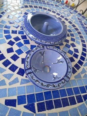 Aschenbecher in Blau mit Verzierung Bild 5