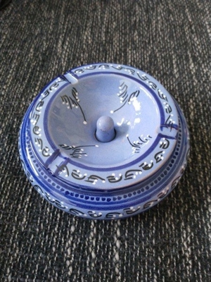 Windaschenbecher / Aschenbecher in Blau mit Verzierung