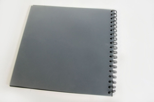 Spiral-Fotoalbum 25x24 schwarze Seiten Transparent matt