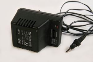 Netzteil AC Adapter Stecker e+p C 502 Input 230V 50hz 13W Output 1.5-12V 500mA6VA max.