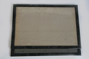 Konvolut 2x Holz-Bilderrahmen 30x40 gesprengelt schwarz weiß glanz