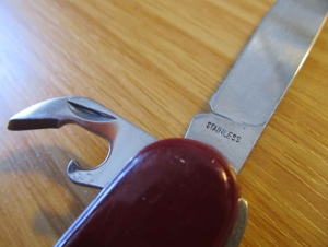 Rotes Multifunktion, Taschen Messer Stainless Solingen, roter Schaft Bild 6