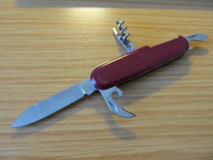Rotes Multifunktion, Taschen Messer Stainless Solingen, roter Schaft Bild 5