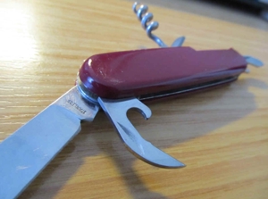 Rotes Multifunktion, Taschen Messer Stainless Solingen, roter Schaft Bild 8